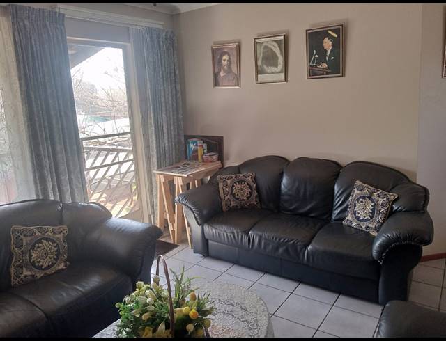 3 BEDROOM APARTMENT FOR SALE IN BENONI WEST